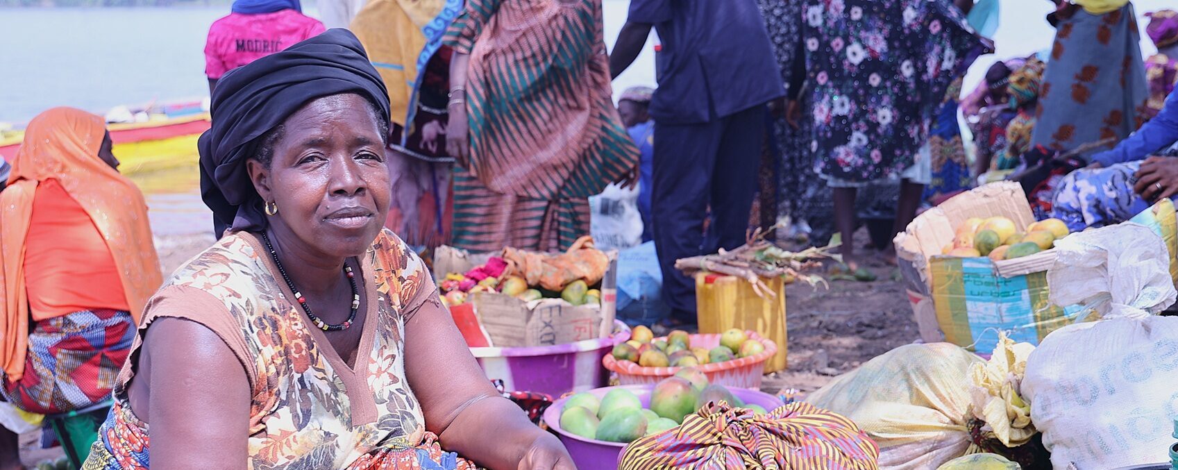 Mujer guineana en un mercado local de Guinea Conakry.