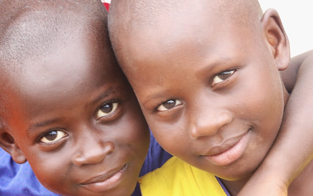 Niños sonrientes Costa de Marfil