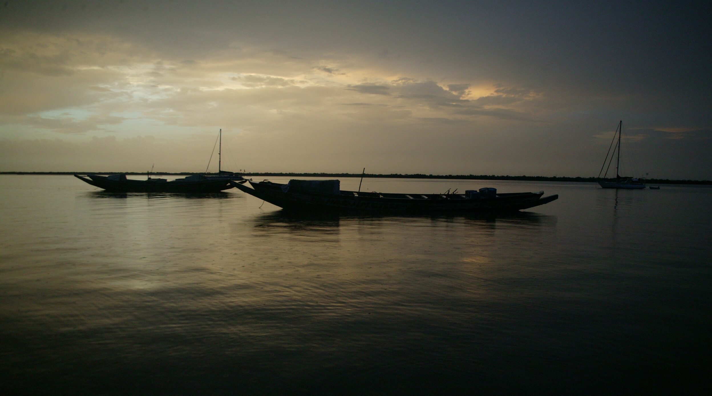Barco en río de Senegal